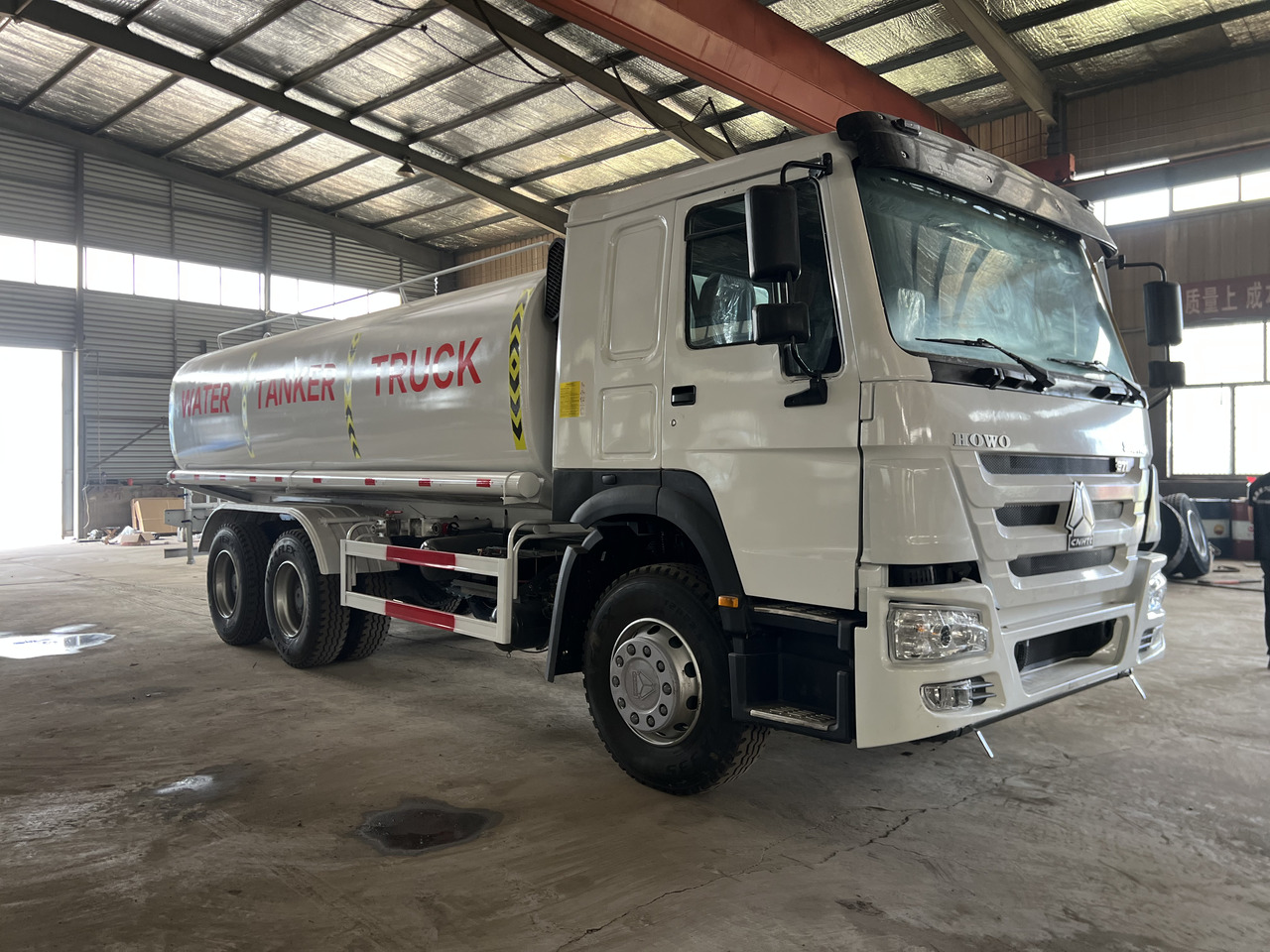 HOWO HOWO water tanker truck - Camion citerne: photos 1 HOWO HOWO water tanker truck - Camion citerne: photos 1