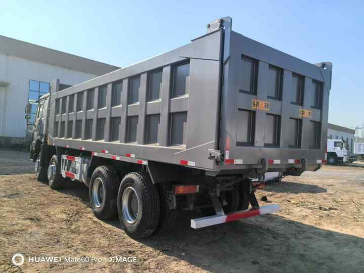 HOWO Heavy Dump Truck 6x4 8x4 Diesel Manual Transmission Right Left Hand Drive Sinotruck Dump Truck - Camion benne: photos 3 HOWO Heavy Dump Truck 6x4 8x4 Diesel Manual Transmission Right Left Hand Drive Sinotruck Dump Truck - Camion benne: photos 3