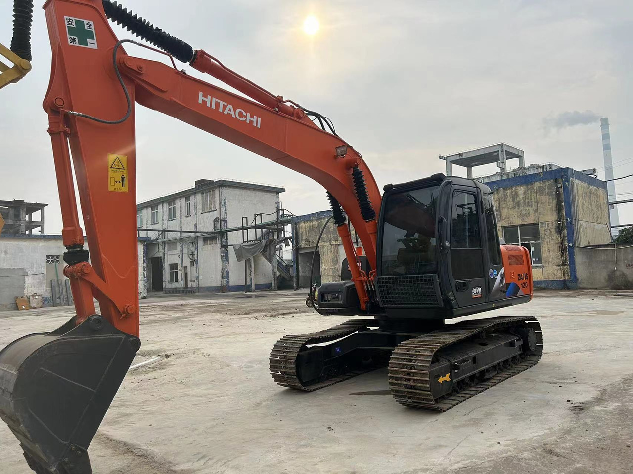 Hitachi ZX120-6 Excavator - Pelle sur chenille: photos 3 Hitachi ZX120-6 Excavator - Pelle sur chenille: photos 3