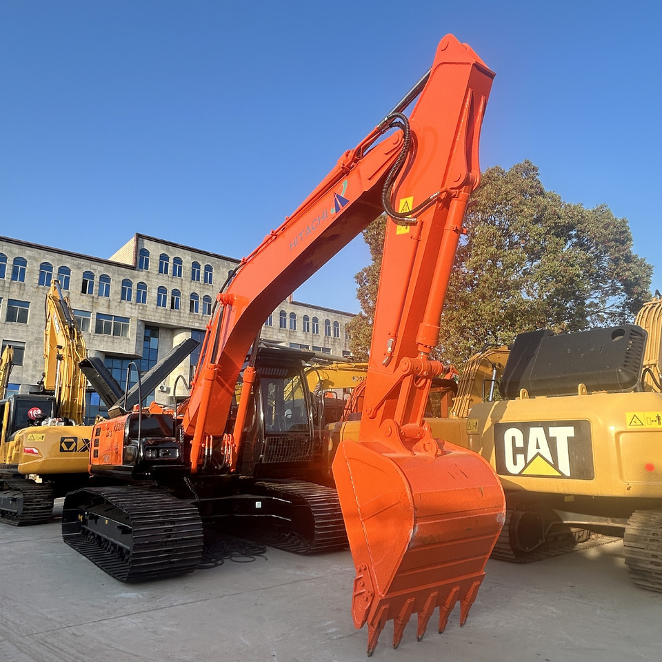 Hitachi ZX200-3 Excavator - Pelle sur chenille: photos 1 Hitachi ZX200-3 Excavator - Pelle sur chenille: photos 1