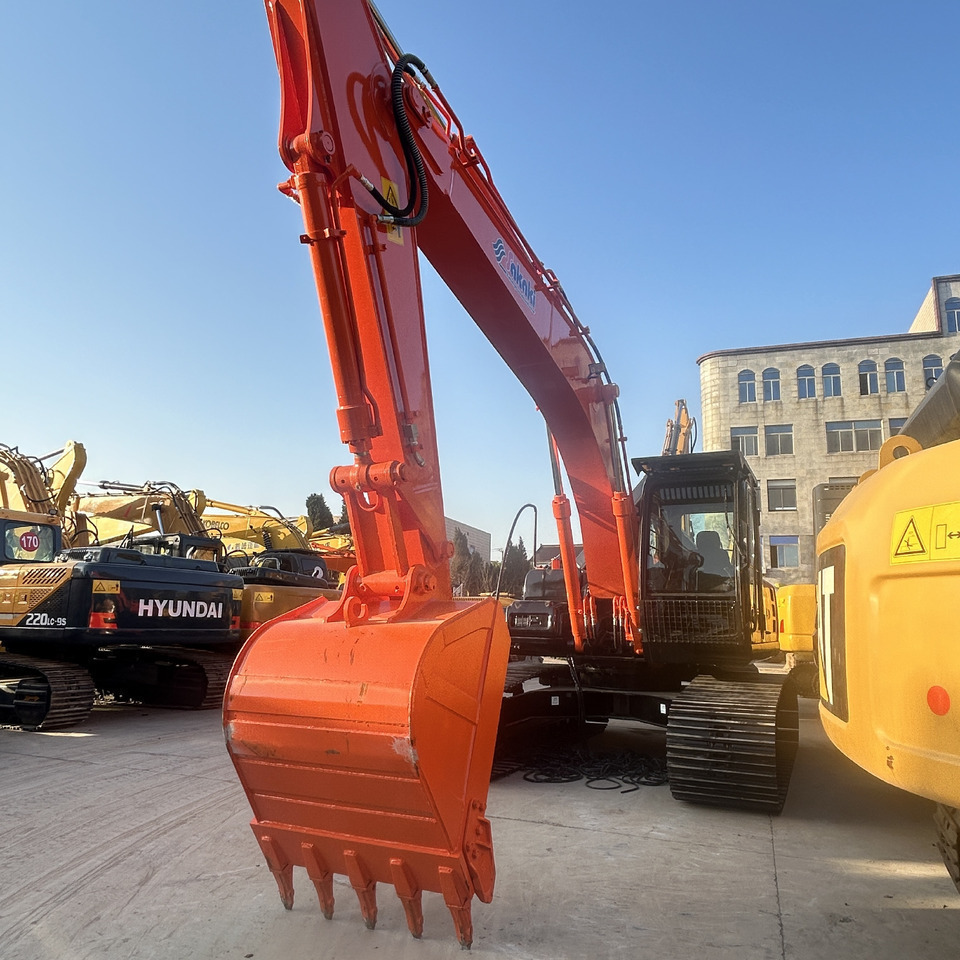 Hitachi ZX200-3 Excavator - Pelle sur chenille: photos 1 Hitachi ZX200-3 Excavator - Pelle sur chenille: photos 1