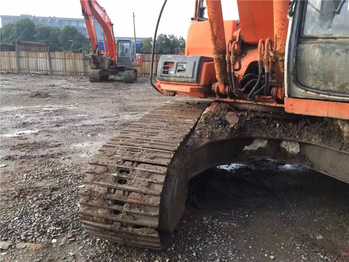 Hitachi ZX200 Excavator - Pelle sur chenille: photos 5 Hitachi ZX200 Excavator - Pelle sur chenille: photos 5