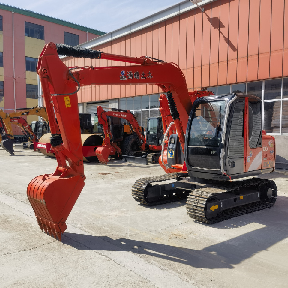 Hitachi ZX60 Excavator - Pelle sur chenille: photos 1 Hitachi ZX60 Excavator - Pelle sur chenille: photos 1