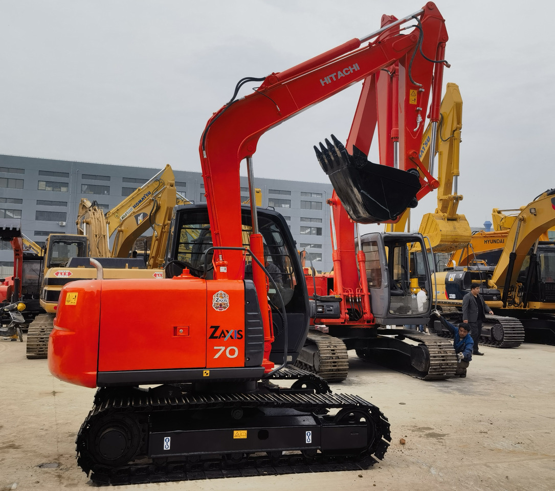 Hitachi ZX70 Excavator - Mini pelle: photos 1 Hitachi ZX70 Excavator - Mini pelle: photos 1