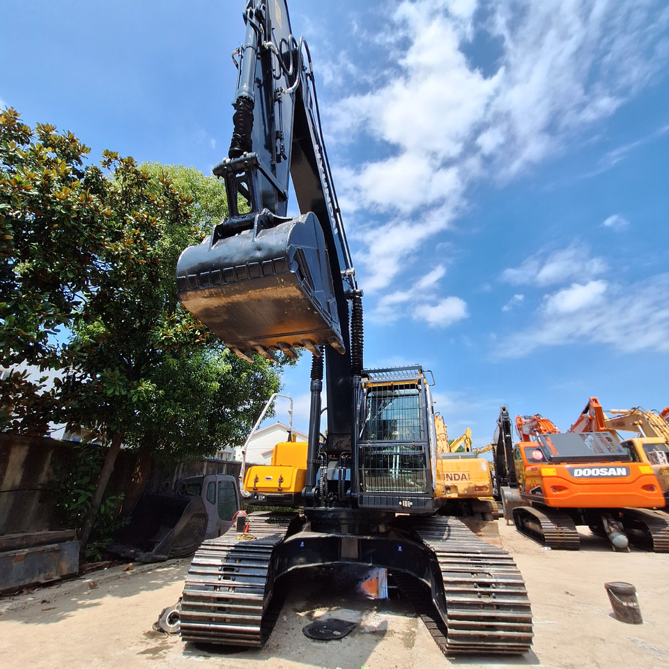 Hyundai 305LC-9T Excavator - Pelle sur chenille: photos 2 Hyundai 305LC-9T Excavator - Pelle sur chenille: photos 2