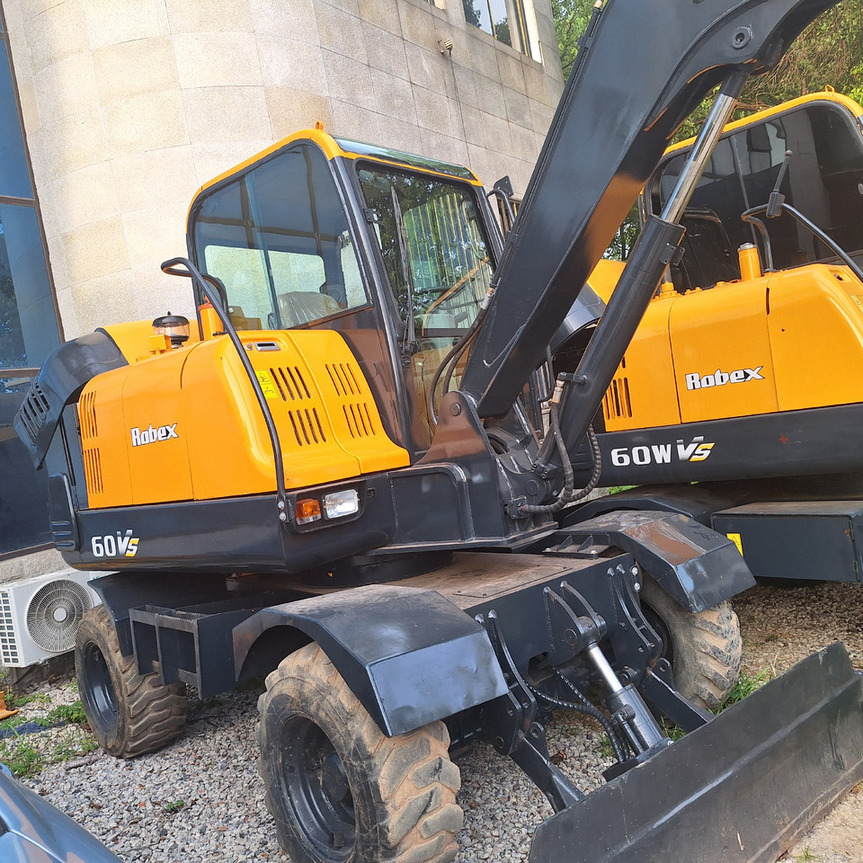 Hyundai 60vs excavator - Pelle sur pneus: photos 3 Hyundai 60vs excavator - Pelle sur pneus: photos 3
