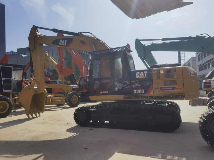 Japan caterpillar used hydraulic tracked excavator 320D cat 20 ton 320DL for sale - Pelle sur chenille: photos 2 Japan caterpillar used hydraulic tracked excavator 320D cat 20 ton 320DL for sale - Pelle sur chenille: photos 2