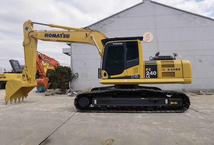 Japan original Used second hand excavator Komatsu PC240LC-8 hydraulic excavator digger for sale - Pelle sur chenille: photos 5 Japan original Used second hand excavator Komatsu PC240LC-8 hydraulic excavator digger for sale - Pelle sur chenille: photos 5