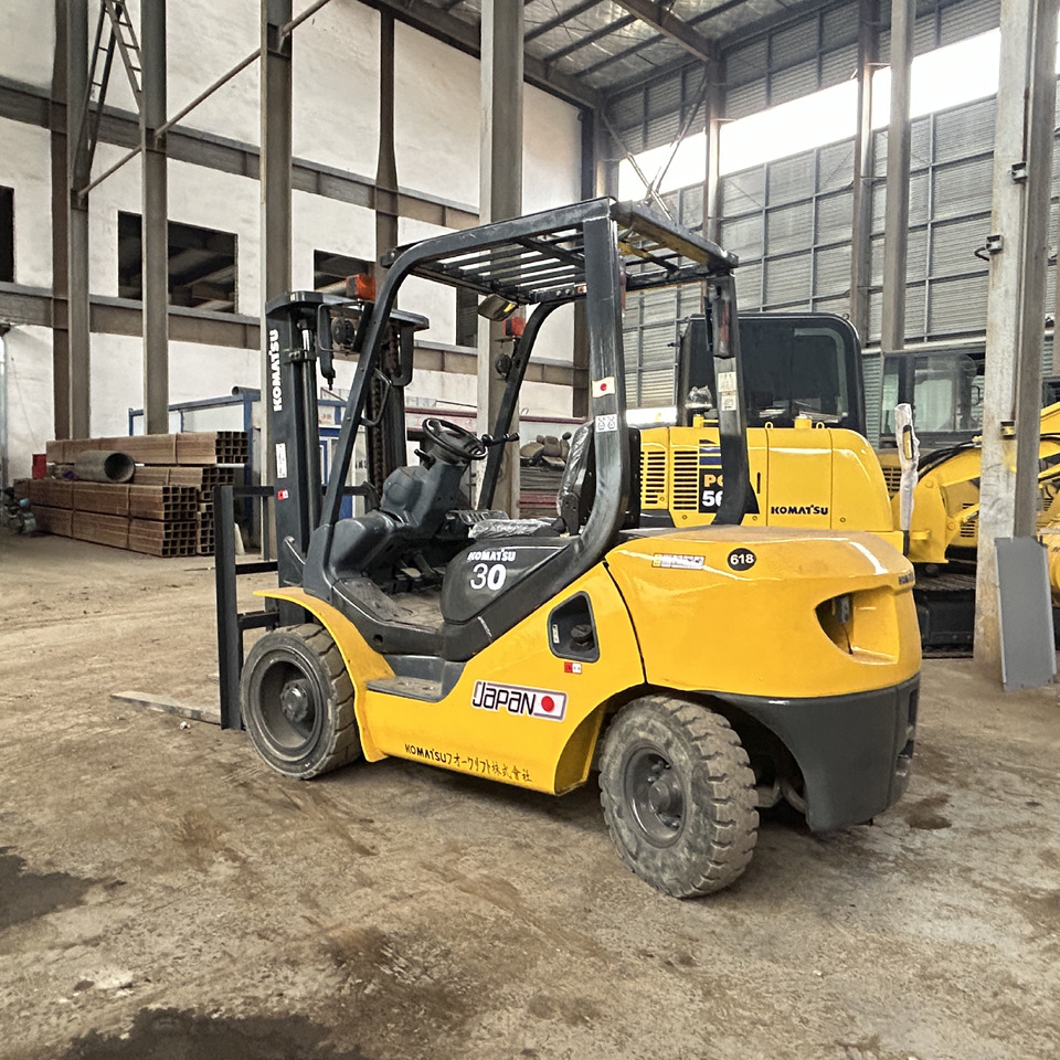 Komatsu FD30 Forklift - Chariot élévateur diesel: photos 2 Komatsu FD30 Forklift - Chariot élévateur diesel: photos 2