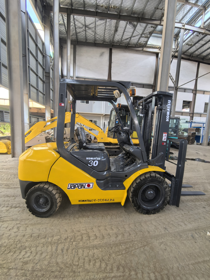 Komatsu FD30 Forklift - Chariot élévateur diesel: photos 5 Komatsu FD30 Forklift - Chariot élévateur diesel: photos 5