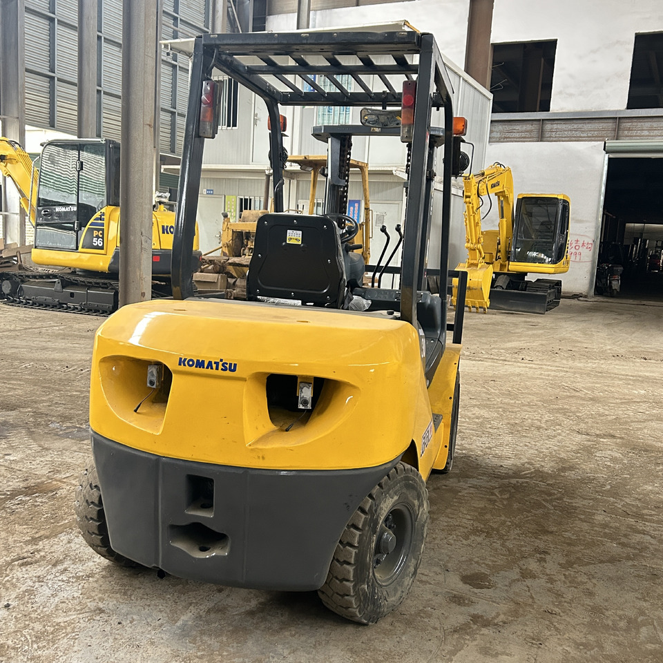 Komatsu FD30 Forklift - Chariot élévateur diesel: photos 5 Komatsu FD30 Forklift - Chariot élévateur diesel: photos 5