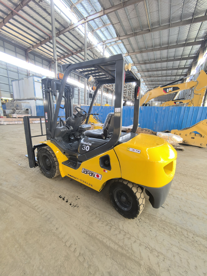 Komatsu FD30 Forklift - Chariot élévateur diesel: photos 4 Komatsu FD30 Forklift - Chariot élévateur diesel: photos 4