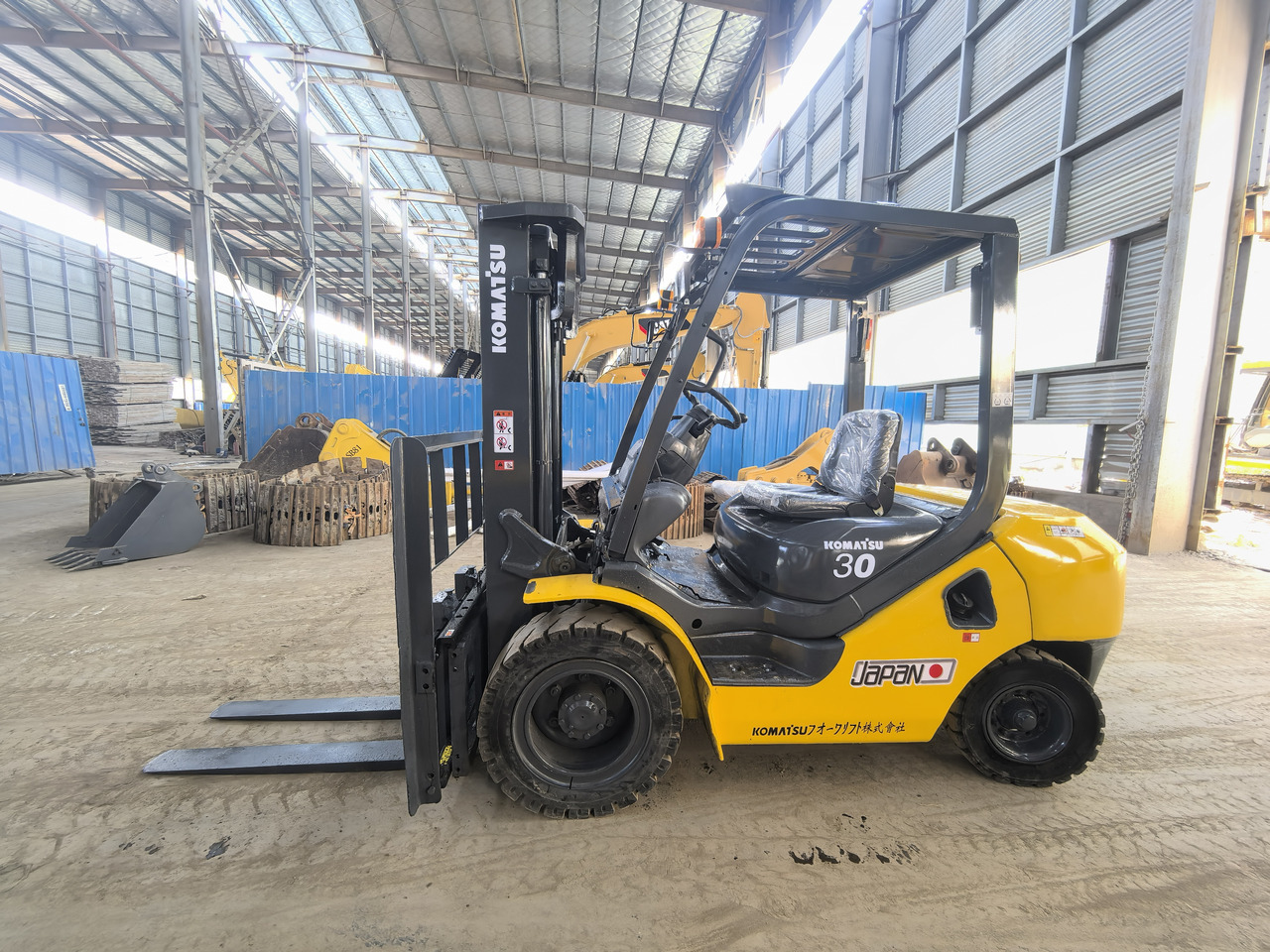 Komatsu FD30 Forklift - Chariot élévateur diesel: photos 5 Komatsu FD30 Forklift - Chariot élévateur diesel: photos 5