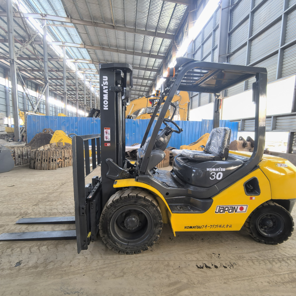 Komatsu FD30 Forklift - Chariot élévateur diesel: photos 4 Komatsu FD30 Forklift - Chariot élévateur diesel: photos 4