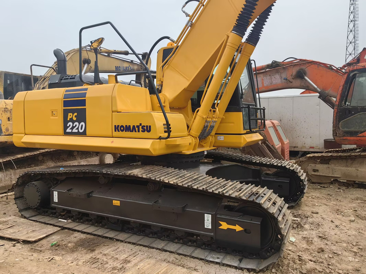 Komatsu PC 220-8 Excavator - Pelle sur chenille: photos 3 Komatsu PC 220-8 Excavator - Pelle sur chenille: photos 3