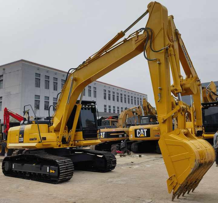 Komatsu PC 220-8 Excavator - Pelle sur chenille: photos 1 Komatsu PC 220-8 Excavator - Pelle sur chenille: photos 1