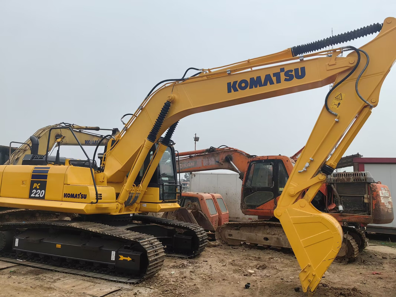 Komatsu PC 220-8 Excavator - Pelle sur chenille: photos 5 Komatsu PC 220-8 Excavator - Pelle sur chenille: photos 5