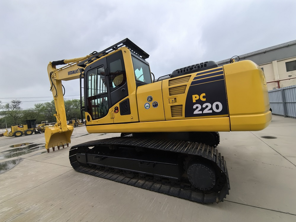 Komatsu PC 220-8 Excavator - Pelle sur chenille: photos 1 Komatsu PC 220-8 Excavator - Pelle sur chenille: photos 1