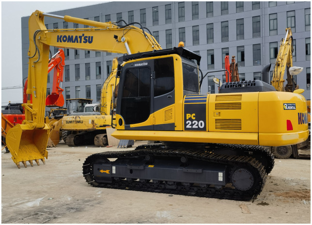 Komatsu PC 220-8 Excavator - Pelle sur chenille: photos 1 Komatsu PC 220-8 Excavator - Pelle sur chenille: photos 1