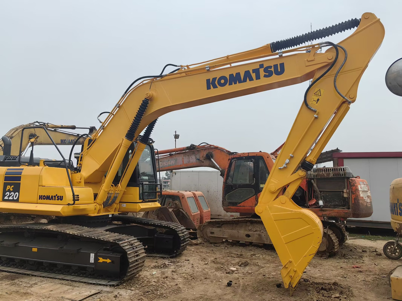 Komatsu PC 220-8 Excavator - Pelle sur chenille: photos 4 Komatsu PC 220-8 Excavator - Pelle sur chenille: photos 4