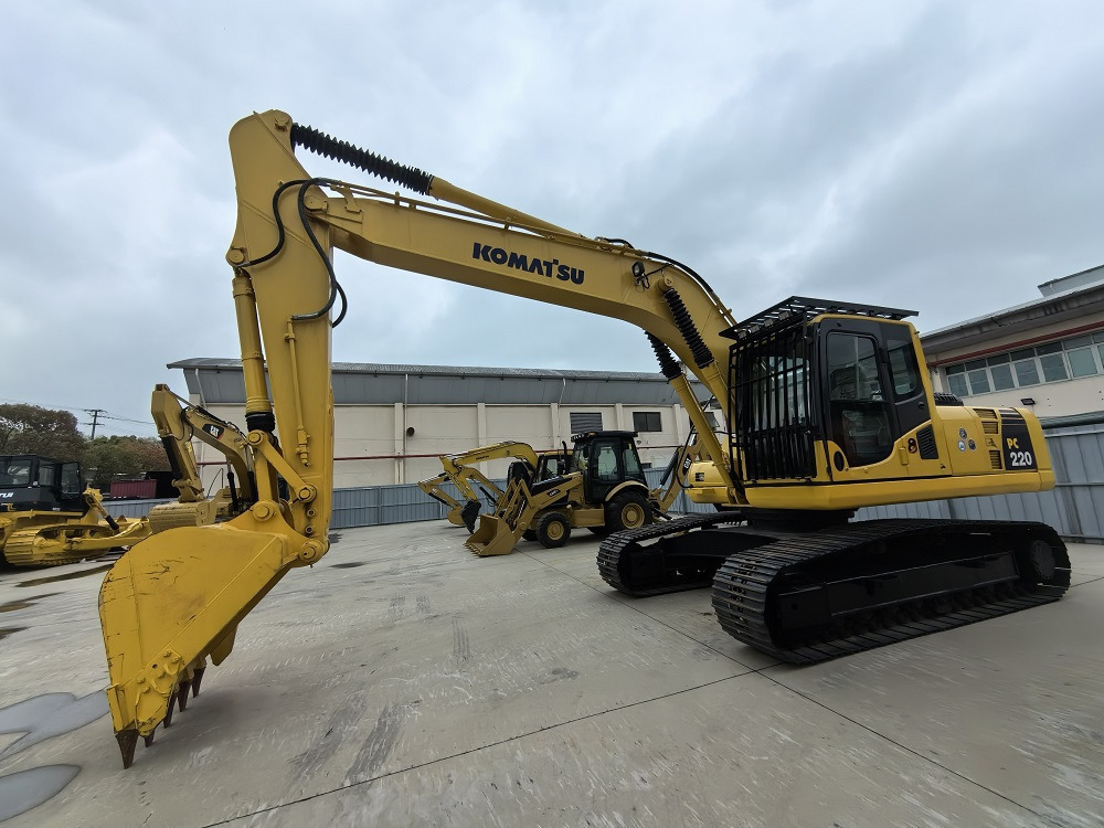 Komatsu PC 220-8 Excavator - Pelle sur chenille: photos 3 Komatsu PC 220-8 Excavator - Pelle sur chenille: photos 3