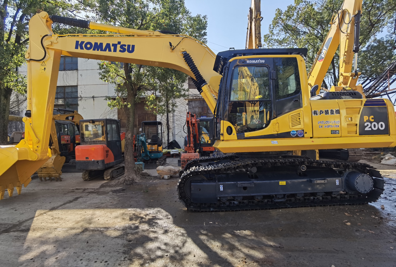 Komatsu PC200-8 Excavator - Pelle sur chenille: photos 1 Komatsu PC200-8 Excavator - Pelle sur chenille: photos 1