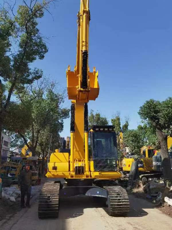 Komatsu PC200-8 Excavator - Pelle sur chenille: photos 4 Komatsu PC200-8 Excavator - Pelle sur chenille: photos 4