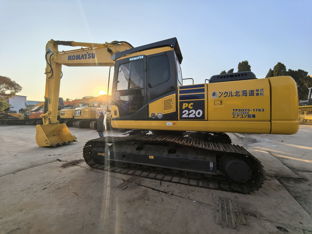 Komatsu PC220-7 - Pelle sur chenille: photos 2 Komatsu PC220-7 - Pelle sur chenille: photos 2