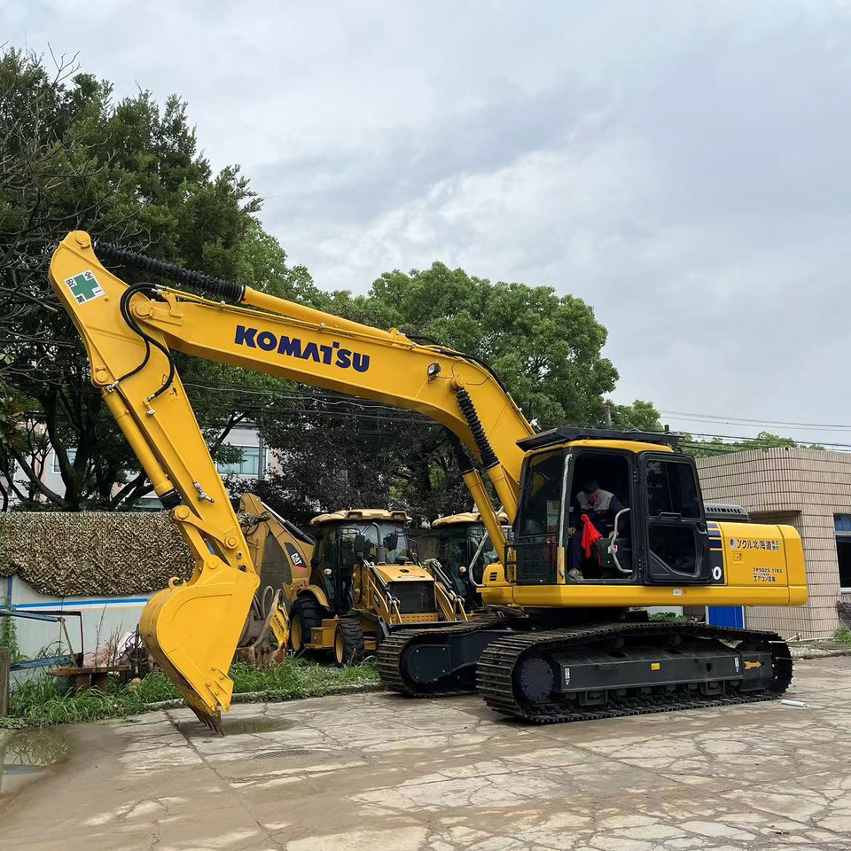 Komatsu PC220-8 Excavator - Pelle sur chenille: photos 2 Komatsu PC220-8 Excavator - Pelle sur chenille: photos 2