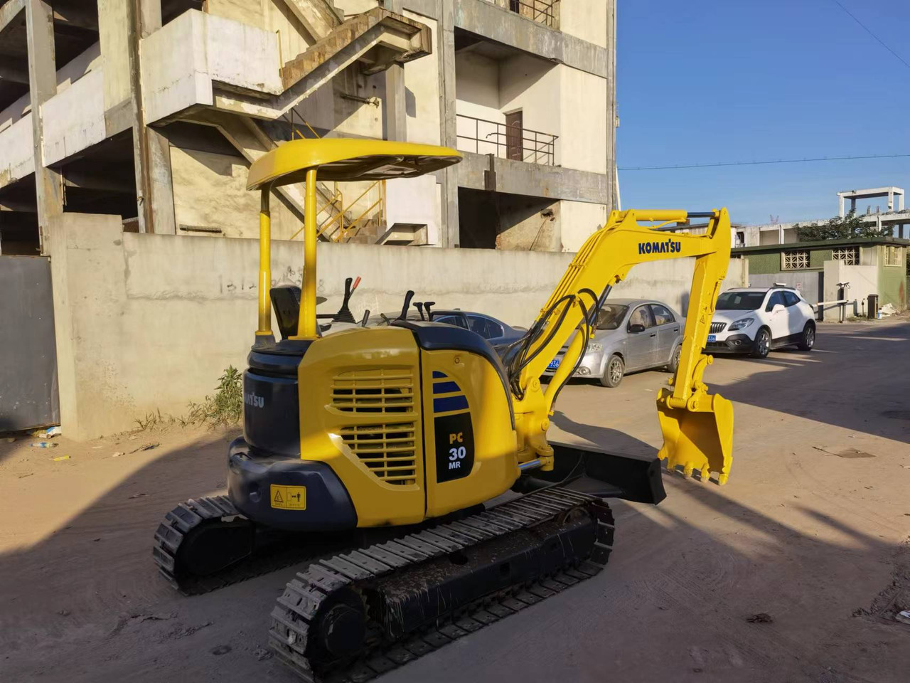 Komatsu PC30 Excavator - Pelle sur chenille: photos 5 Komatsu PC30 Excavator - Pelle sur chenille: photos 5