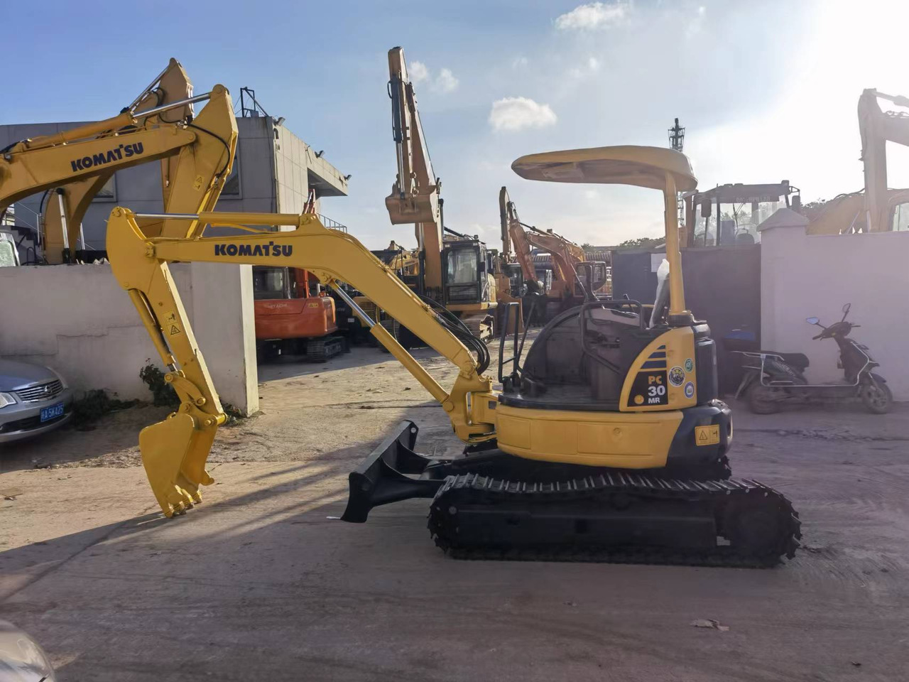 Komatsu PC30 Excavator - Pelle sur chenille: photos 1 Komatsu PC30 Excavator - Pelle sur chenille: photos 1