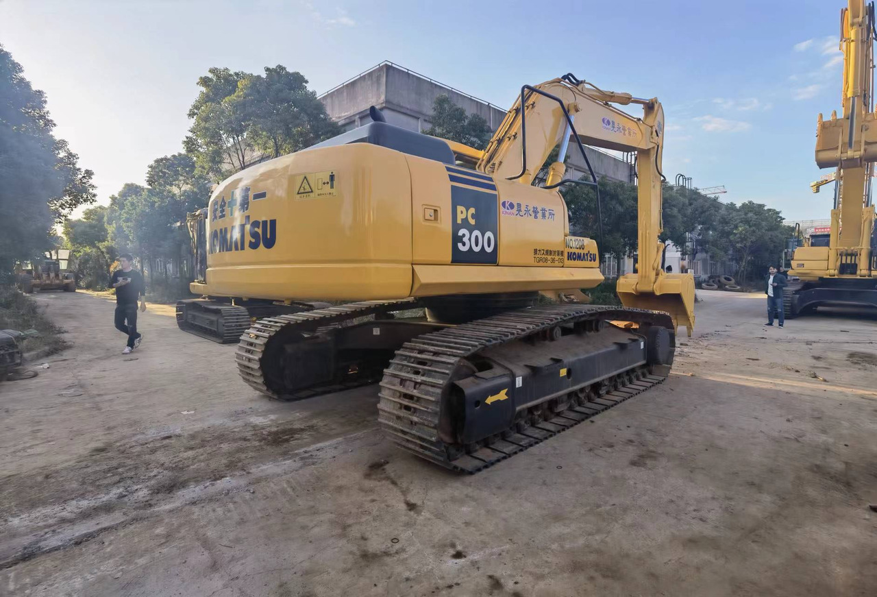 Komatsu PC300-7 Excavator - Pelle sur chenille: photos 1 Komatsu PC300-7 Excavator - Pelle sur chenille: photos 1