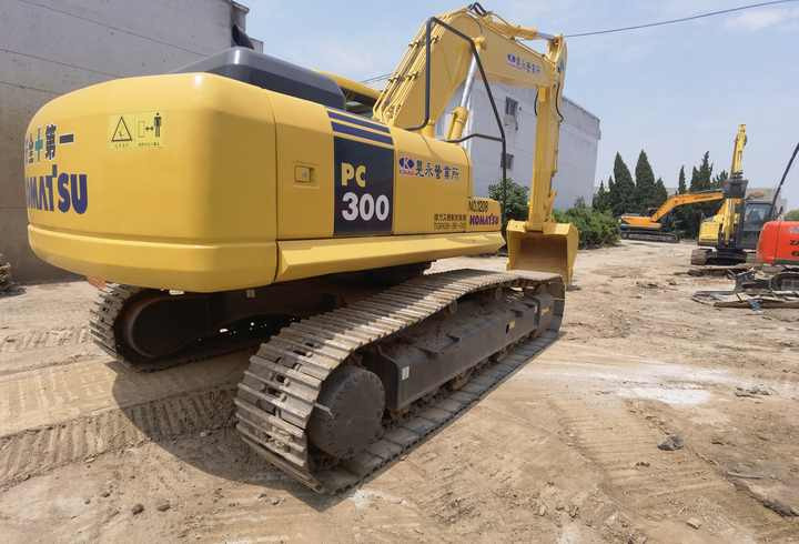 Komatsu PC300-7 excavator - Pelle sur chenille: photos 5 Komatsu PC300-7 excavator - Pelle sur chenille: photos 5