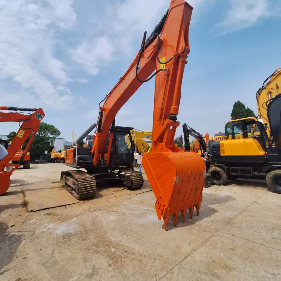Second hand Hitachi ZX200 hitachi excavator in stock - Pelle: photos 3 Second hand Hitachi ZX200 hitachi excavator in stock - Pelle: photos 3