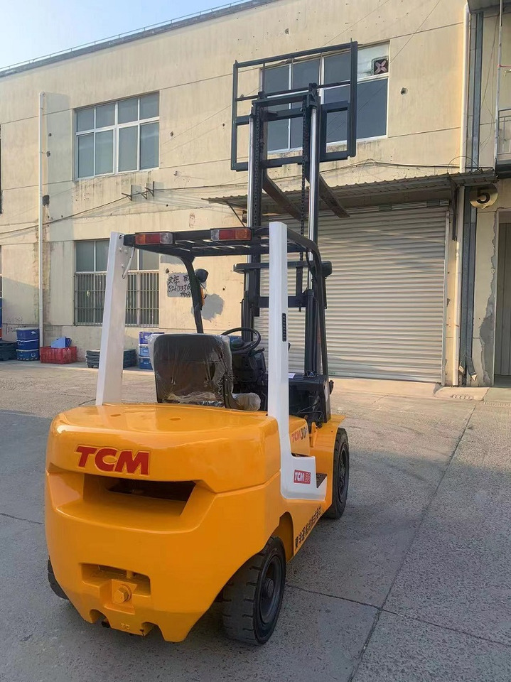 TCM FD30 Forklift - Chariot élévateur diesel: photos 3 TCM FD30 Forklift - Chariot élévateur diesel: photos 3