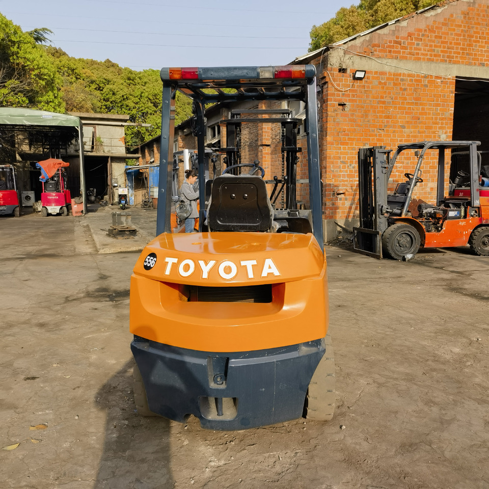 Toyota FD30 Forklift - Chariot élévateur diesel: photos 5 Toyota FD30 Forklift - Chariot élévateur diesel: photos 5