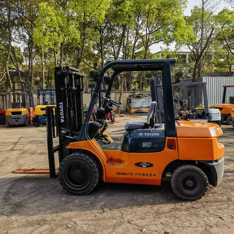 Toyota FD30 Forklift - Chariot élévateur diesel: photos 2 Toyota FD30 Forklift - Chariot élévateur diesel: photos 2
