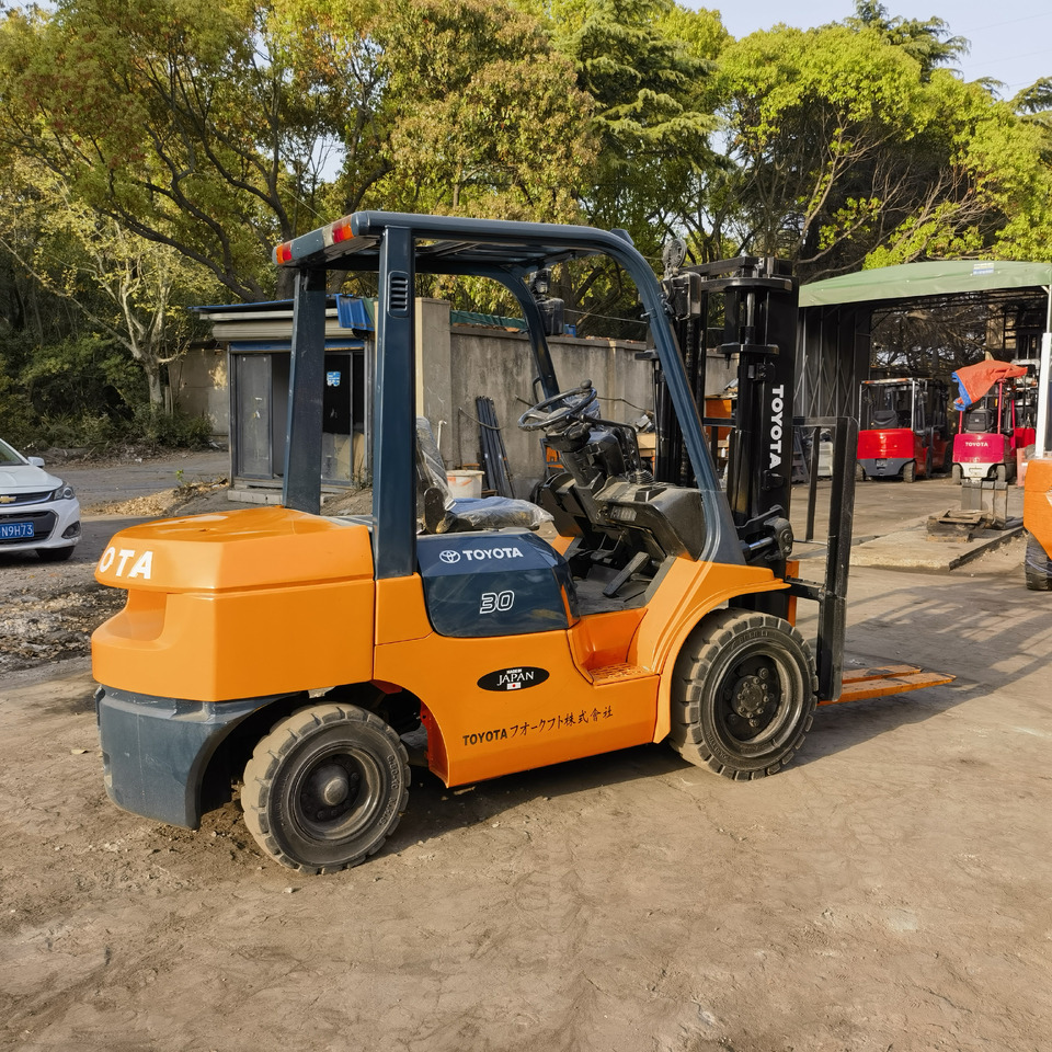 Toyota FD30 Forklift - Chariot élévateur diesel: photos 3 Toyota FD30 Forklift - Chariot élévateur diesel: photos 3
