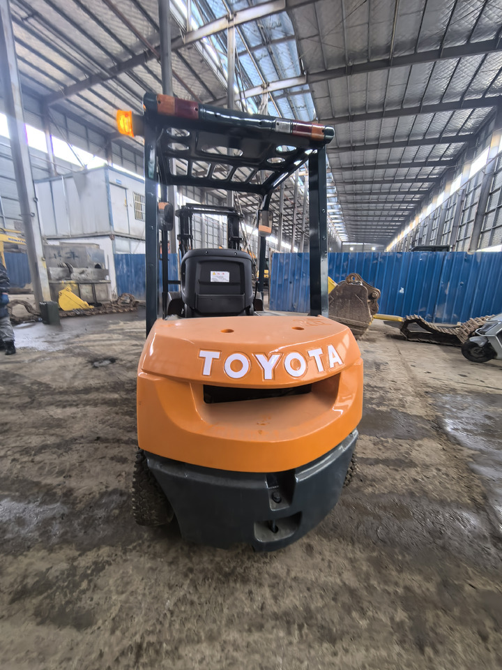Toyota FD30 forklift - Chariot élévateur diesel: photos 4 Toyota FD30 forklift - Chariot élévateur diesel: photos 4