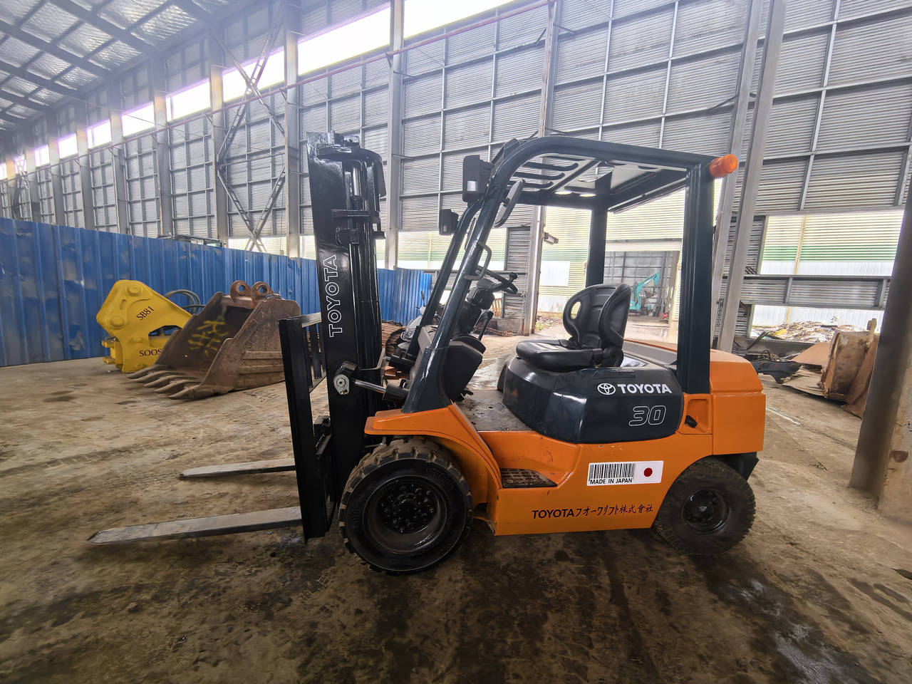 Used Toyota FD30 forklift - Chariot élévateur diesel: photos 5 Used Toyota FD30 forklift - Chariot élévateur diesel: photos 5