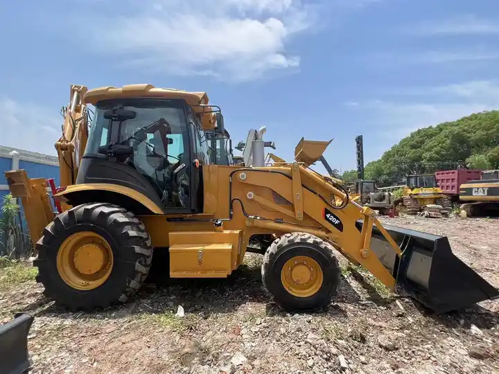 Used machinery CAT 420Fbackhoe loader caterpillar 420F used backhoe loader with cheap price - Tractopelle: photos 3 Used machinery CAT 420Fbackhoe loader caterpillar 420F used backhoe loader with cheap price - Tractopelle: photos 3