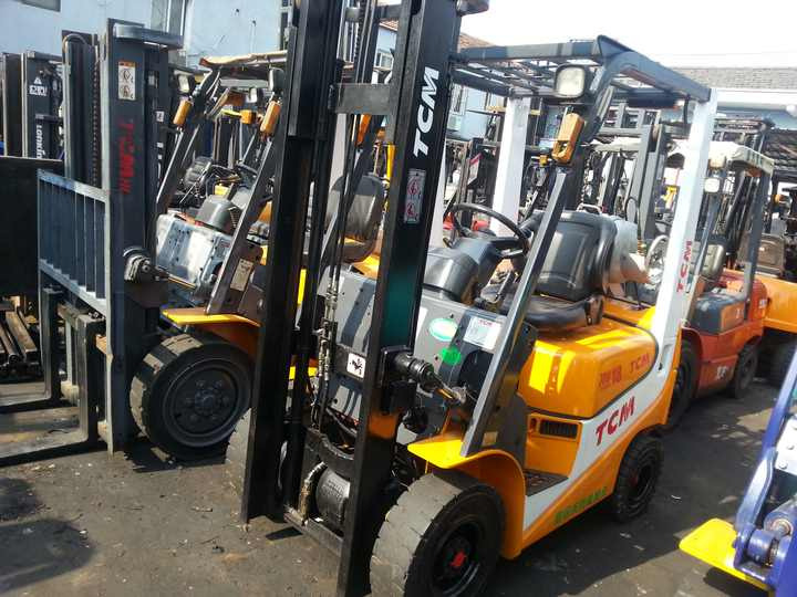 Warehouse handling using TCM30 forklift 3 tons TCM FD30 used forklift FD30 used forklifts sale shanghai china - Chariot élévateur diesel: photos 4 Warehouse handling using TCM30 forklift 3 tons TCM FD30 used forklift FD30 used forklifts sale shanghai china - Chariot élévateur diesel: photos 4
