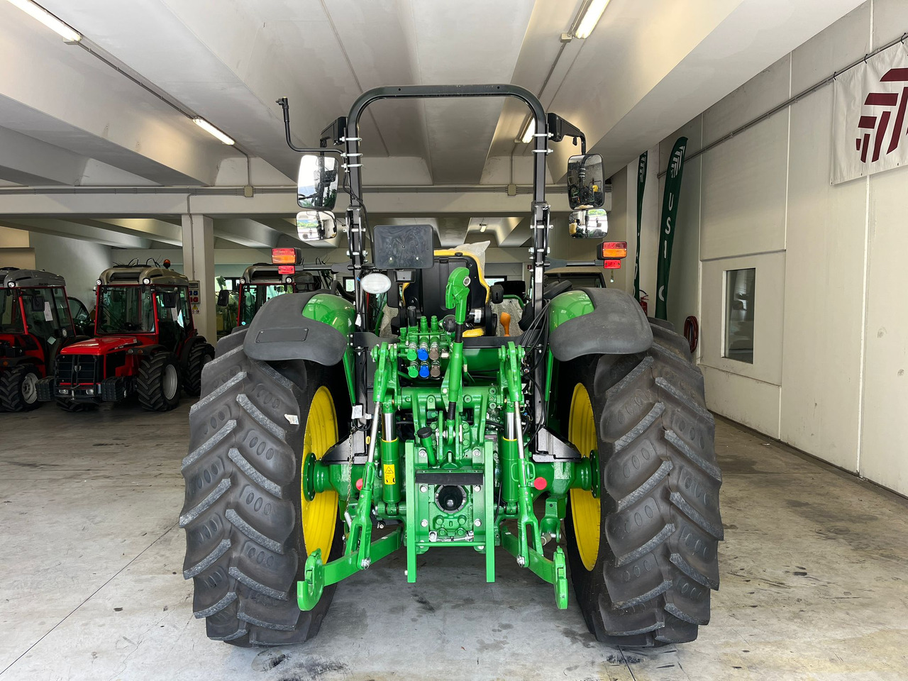 JOHN DEERE 5100 M - Tracteur agricole: photos 5 JOHN DEERE 5100 M - Tracteur agricole: photos 5