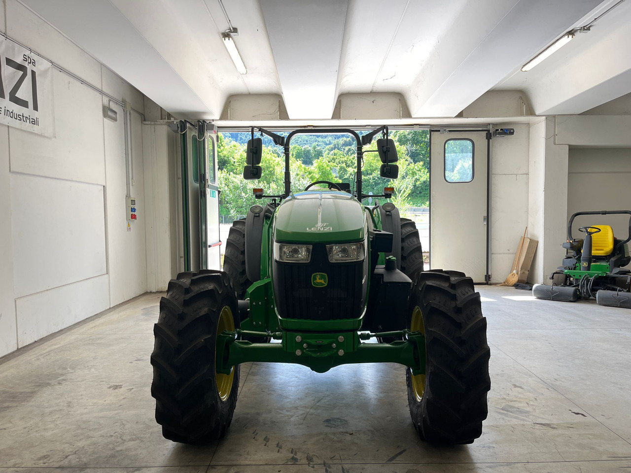 JOHN DEERE 5100 M - Tracteur agricole: photos 3 JOHN DEERE 5100 M - Tracteur agricole: photos 3