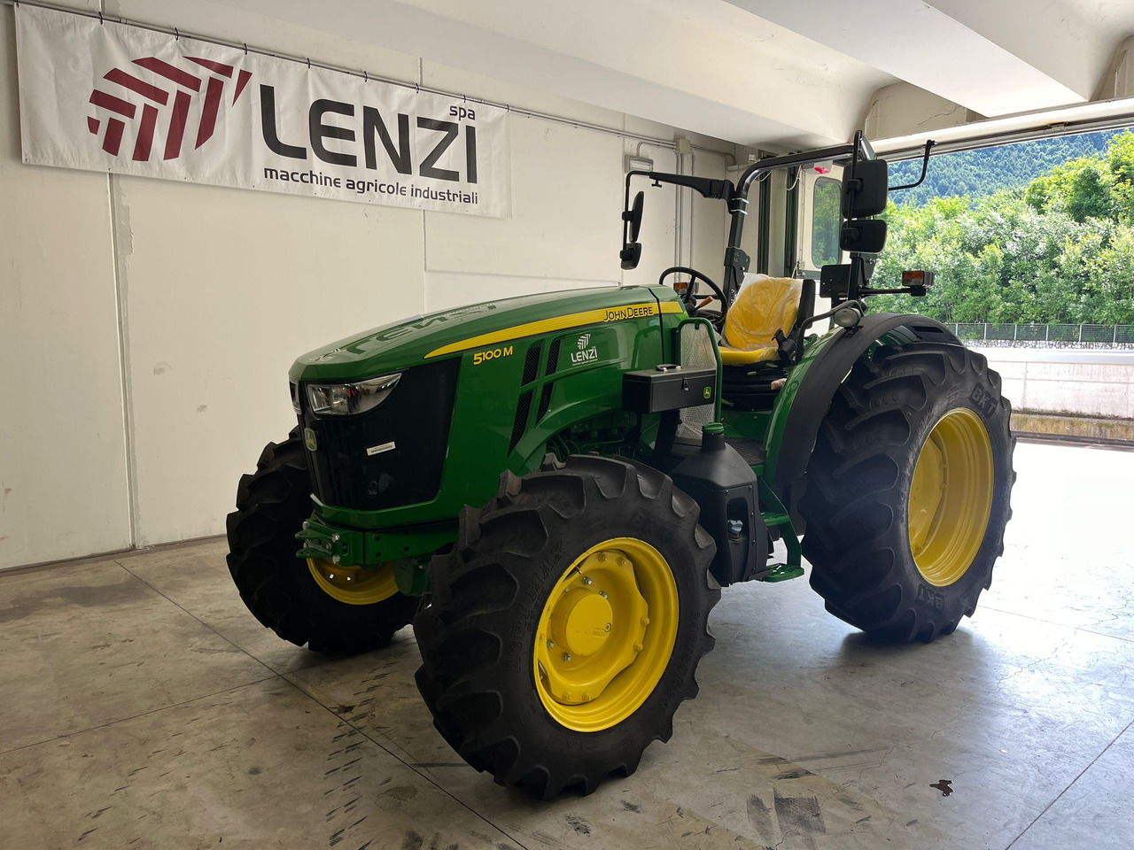 JOHN DEERE 5100 M - Tracteur agricole: photos 2 JOHN DEERE 5100 M - Tracteur agricole: photos 2