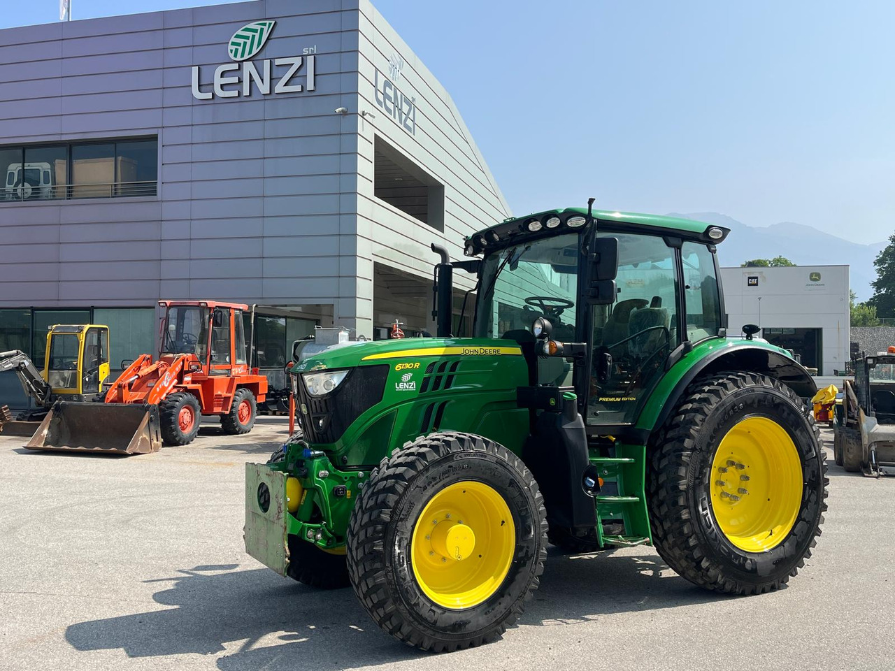 JOHN DEERE 6130R - Tracteur agricole: photos 1 JOHN DEERE 6130R - Tracteur agricole: photos 1