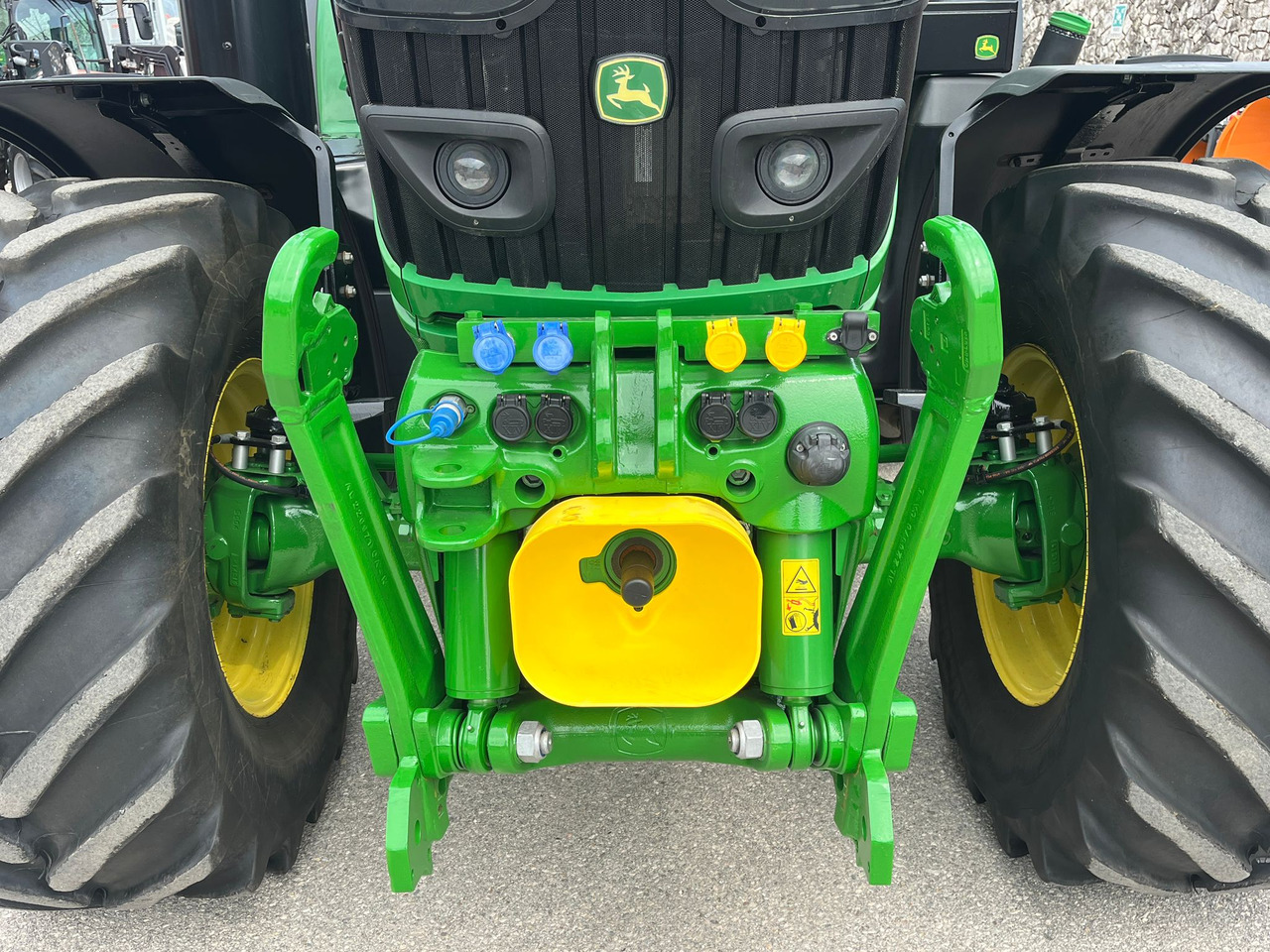 JOHN DEERE 6130R - Tracteur agricole: photos 3 JOHN DEERE 6130R - Tracteur agricole: photos 3