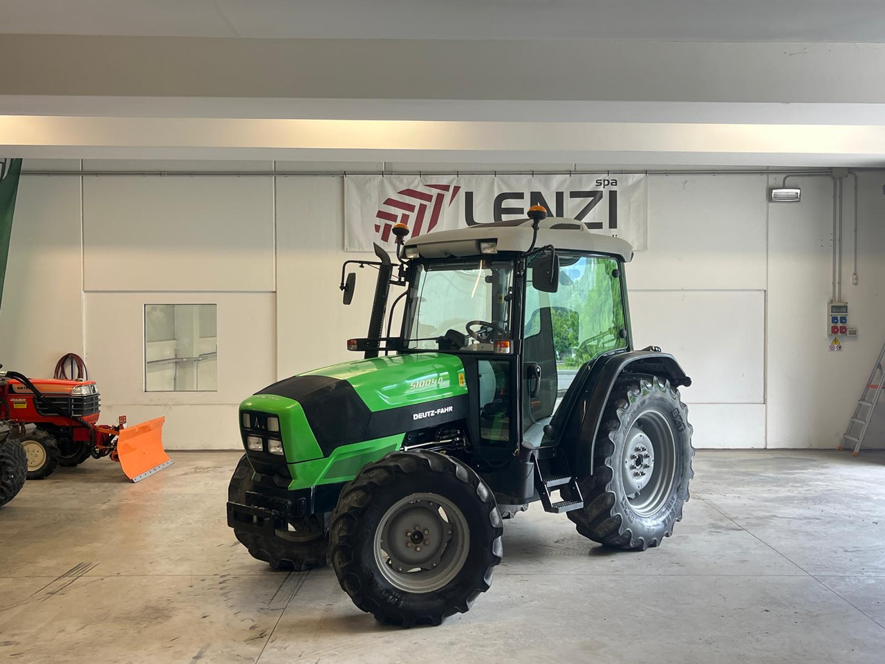 TRATTORE DEUTZ-FAHR 5100.4 D - Tracteur agricole: photos 1 TRATTORE DEUTZ-FAHR 5100.4 D - Tracteur agricole: photos 1
