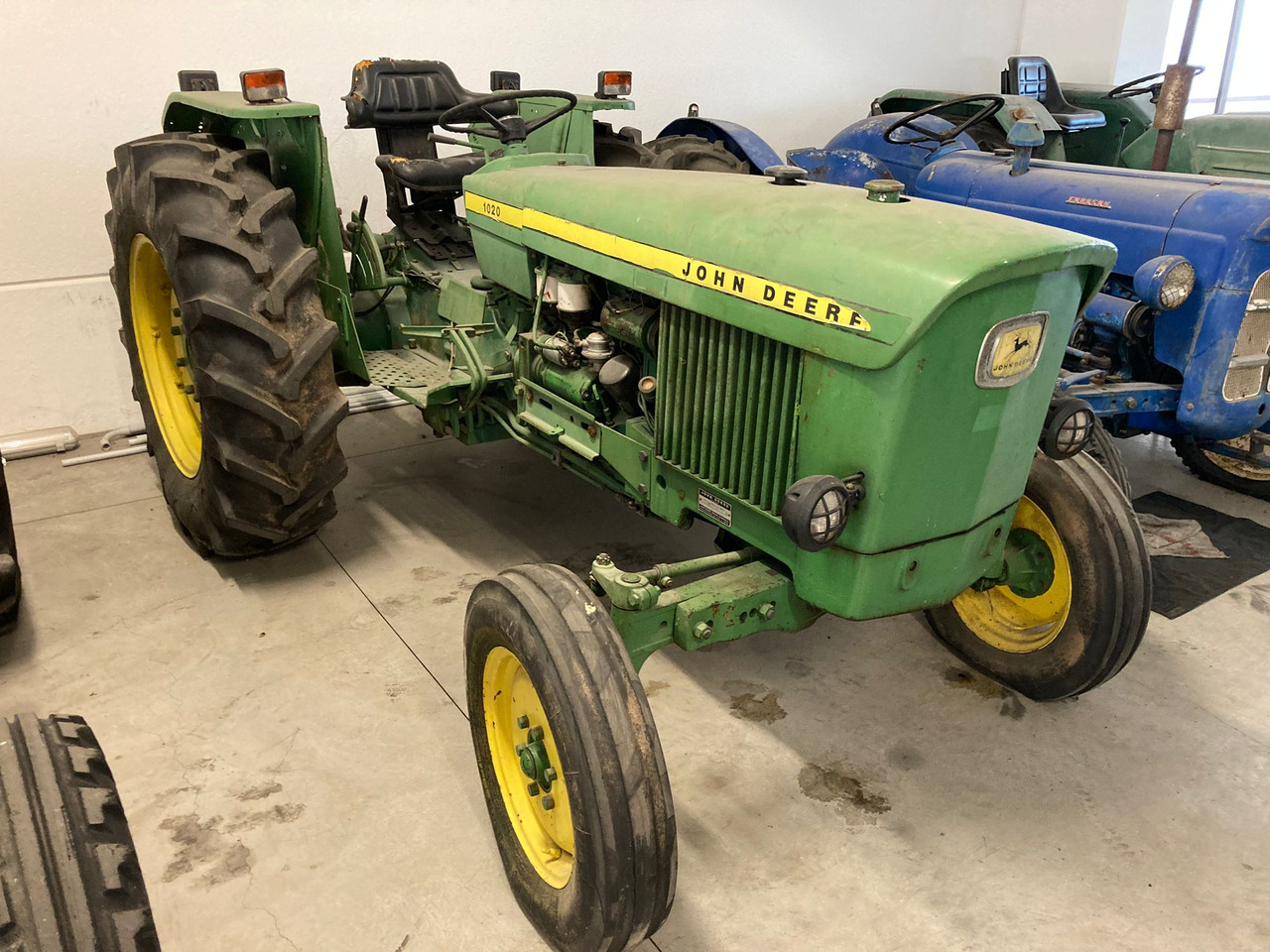 TRATTORE JOHN DEERE 1020 - Tracteur agricole: photos 1 TRATTORE JOHN DEERE 1020 - Tracteur agricole: photos 1