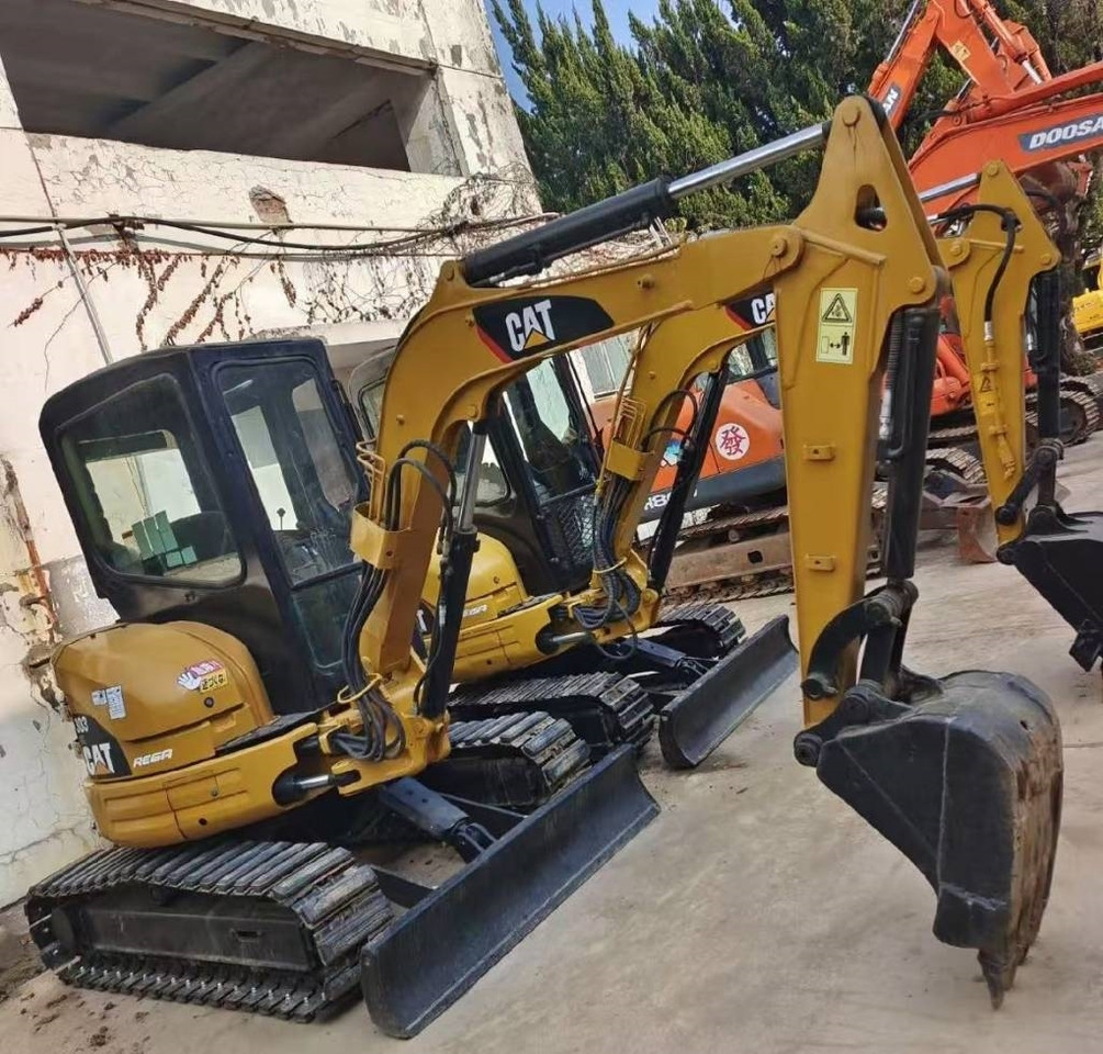 CAT 303 CR - Mini pelle: photos 1 CAT 303 CR - Mini pelle: photos 1